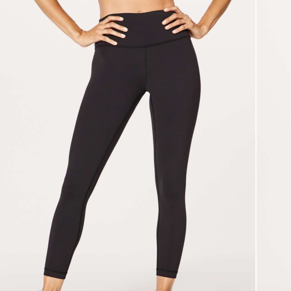 Lululemon Wunder Under Hi-Rise 7/8 Tight *Full-On Luon 25"
Size 4. Black.